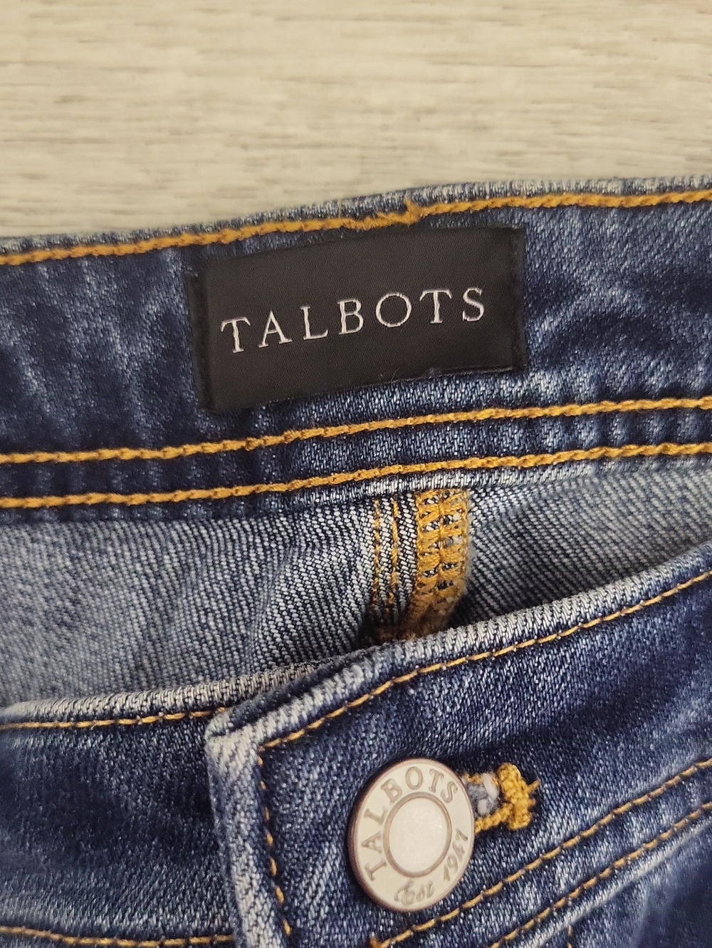 Talbots Demi Boot Cut Crop Jeans Women’s 14 NWT Medium Wash Denim Slimming - Picture 6 of 8